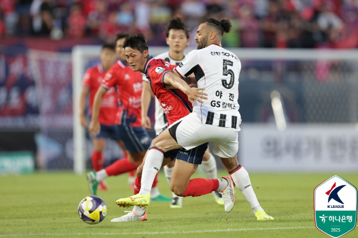 A revenge in 1260 days! Lee Dong-kyung PK net goal → Lee Dong-joon, managing director of powdered milk buff Gimcheon, jumped to second place with the most goals lost in the season's league, FC Seoul 62, complete defeat