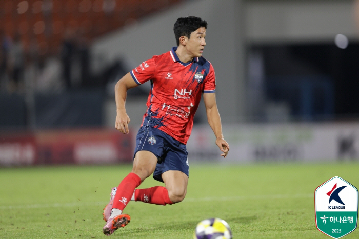 A revenge in 1260 days! Lee Dong-kyung PK net goal → Lee Dong-joon, managing director of powdered milk buff Gimcheon, jumped to second place with the most goals lost in the season's league, FC Seoul 62, complete defeat