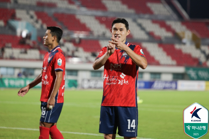 A revenge in 1260 days! Lee Dong-kyung PK net goal → Lee Dong-joon, managing director of powdered milk buff Gimcheon, jumped to second place with the most goals lost in the season's league, FC Seoul 62, complete defeat