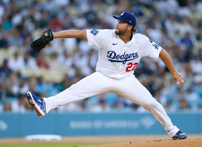 Overcoming retirement rumors and being a candidate for PS 1st starting after 3000K, Roberts is perfect as Kershaw's first starter in the reversal career series