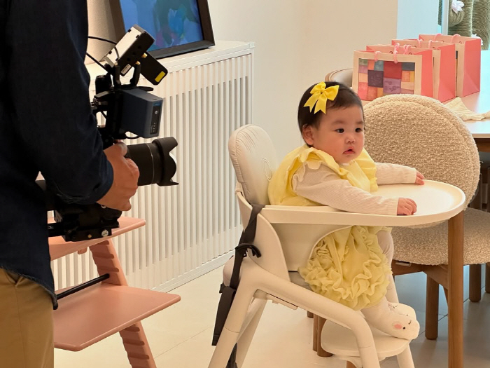 Park Soo-hong's daughter is the youngest fashion celebrity in 10 months to record the opening of fashion SNS in cooperation  gifts