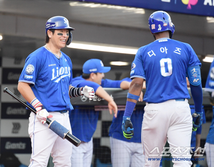  Diaz's outfield fly to get the first run in the first inning