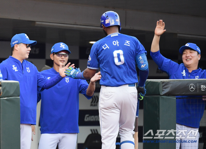  Diaz's outfield sacrifice fly that raises the first run in the first inning