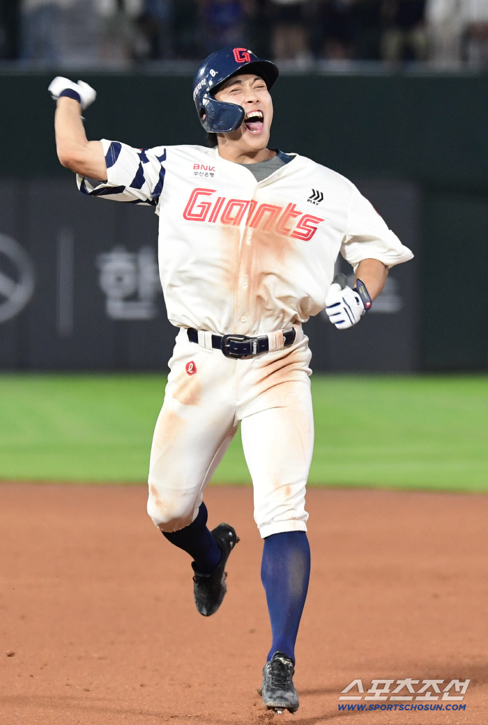  Hwang Sung-bin's solo shot to tie 88 in the bottom of the ninth inning