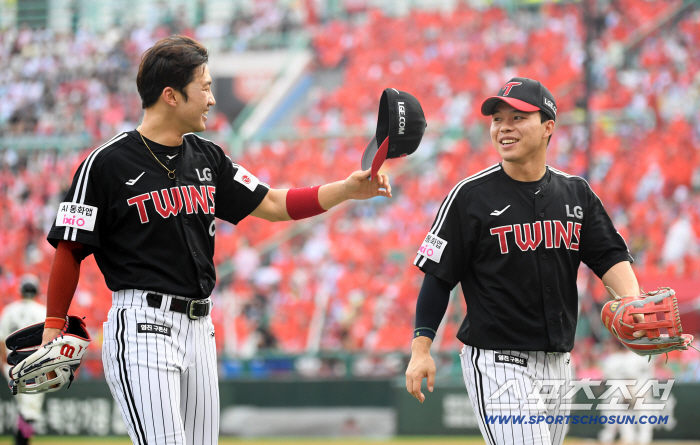  Park Hae Min and Sung Joo enjoy it