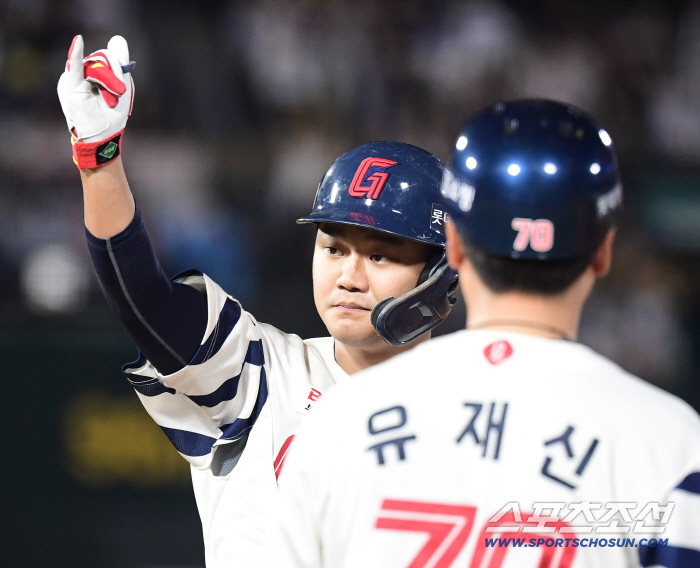  Son Ho-young's timely RBI in the 6th inning