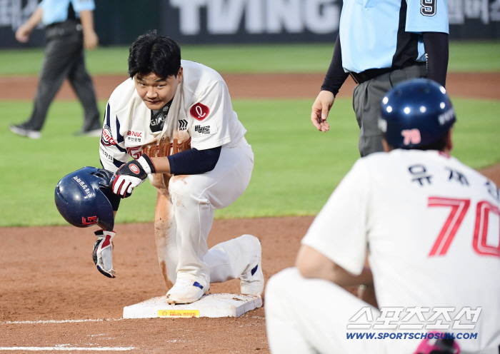  Son Hoyoung can't return to first base and force out