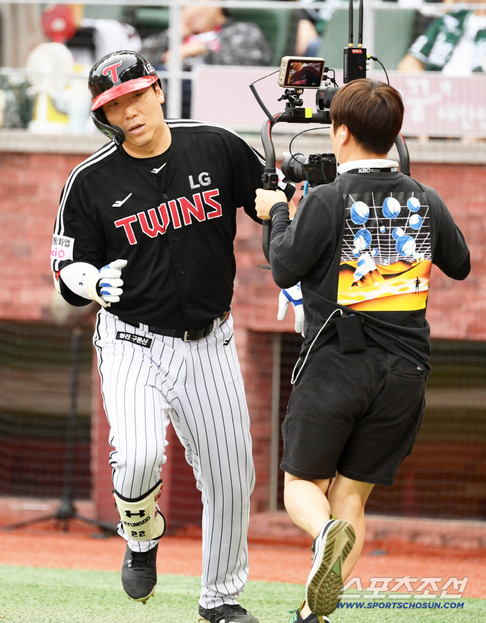  Two-run shot Kim Hyun-soo, watch out for the camera!