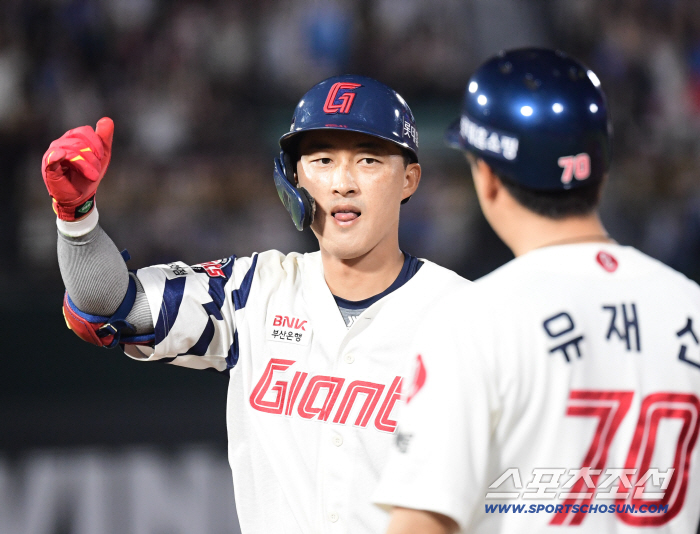  Two-run timely hit to save Roh Jin-hyuk's bases-loaded chance