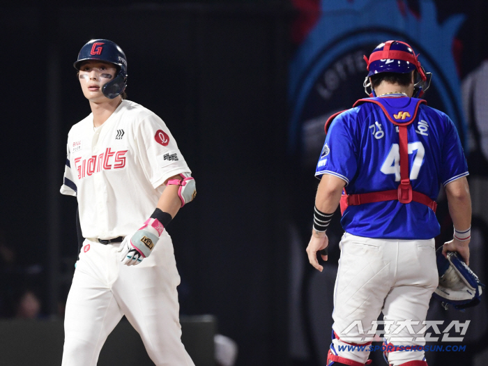  Yun Donghee's strikeout with a full base chance