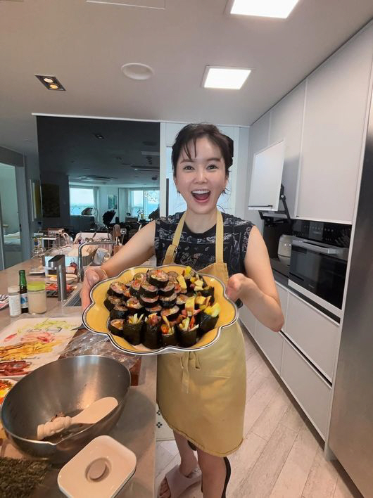 Jang Young-ran, who talked about the recent situation of her younger husband, made homemade food for the weekend