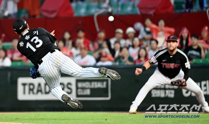 Song Seung-gi (Incheon Field) bowed his head to the bases-loaded gun because of the fire injection that hit his hip