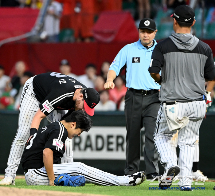 Song Seung-gi (Incheon Field) bowed his head to the bases-loaded gun because of the fire injection that hit his hip
