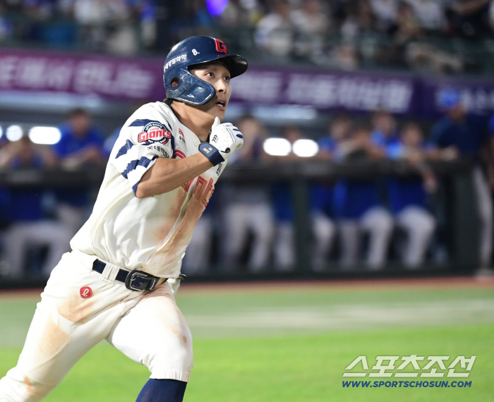 Wasn't it a special skill? Hwang Sung-bin, who almost became an escape hero for eight consecutive losses, blew the game with excessive drive on base 