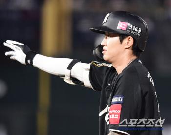 We can't lose a sweep to the last place, so we failed to bunt, Kim Min-hyuk's reversal of a reverse double, 53 wins, and KT's return to 50%. Cho Hyung-joon's first S 