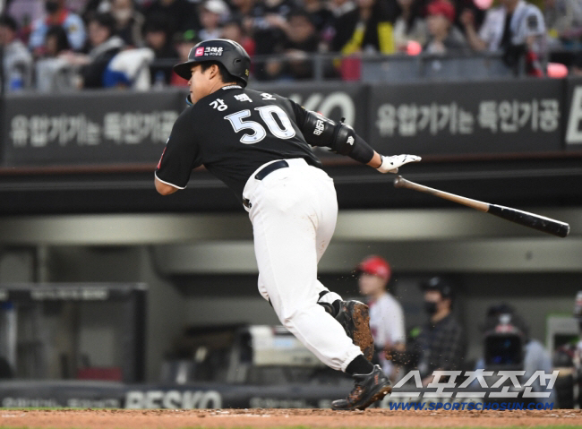 We can't lose a sweep to the last place, so we failed to bunt, Kim Min-hyuk's reversal of a reverse double, 53 wins, and KT's return to 50%. Cho Hyung-joon's first S 
