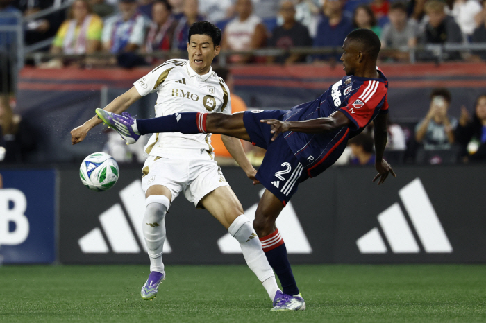 What a bummer! Debut goal! First MLS starter Son Heung-min missed his shot in the 26th minute of the first half and LAFC finished with 00 in the first half