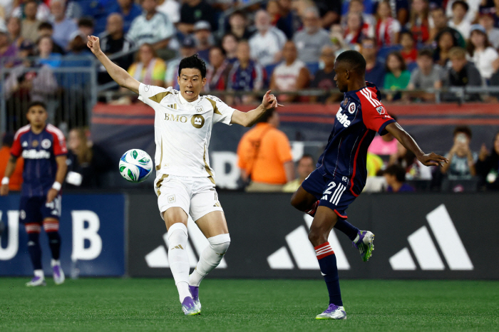 What a bummer! Debut goal! First MLS starter Son Heung-min missed his shot in the 26th minute of the first half and LAFC finished with 00 in the first half