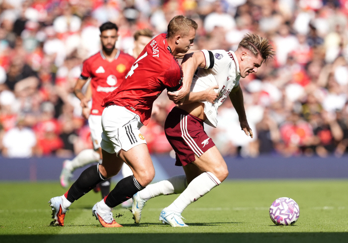American halftime interview?We never wanted to! First introduction of EPL, fan complaints explode over Arsenal Captain match interview