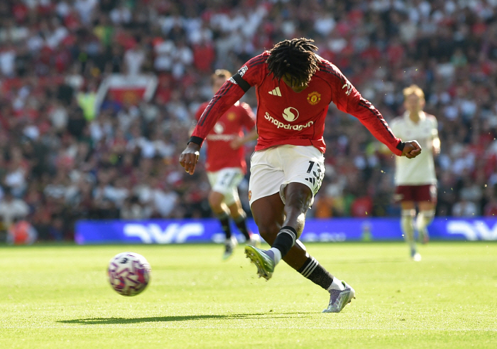 Amorim 2.0, who poured 380 billion won into the front alone, overwhelmed his performance, but 22 shootings Manchester United lost to Arsenal in the opening match