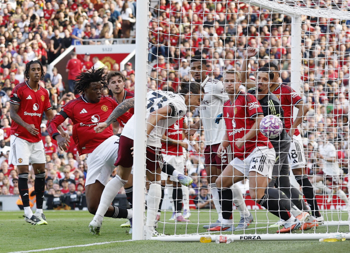 Amorim 2.0, who poured 380 billion won into the front alone, overwhelmed his performance, but 22 shootings Manchester United lost to Arsenal in the opening match