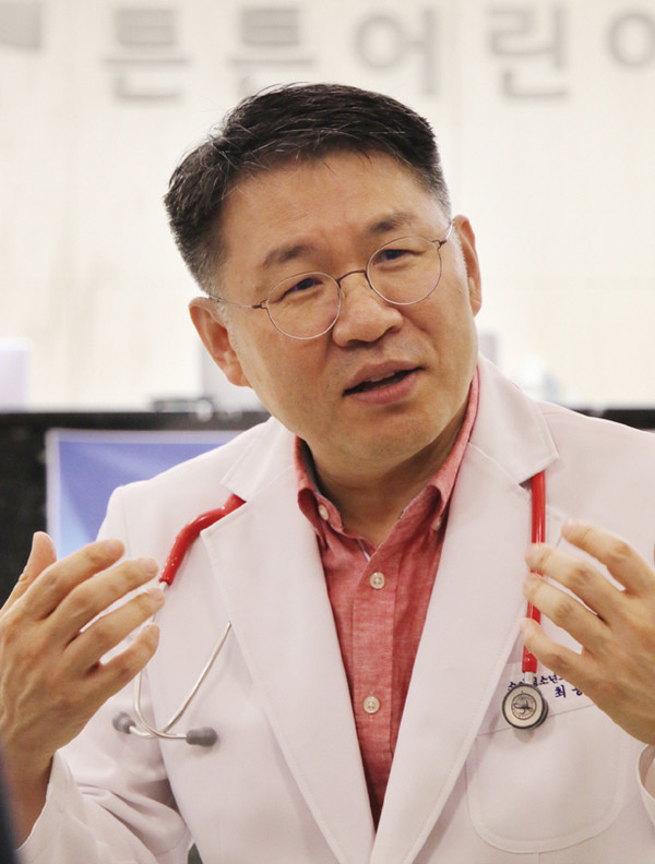 Choi Yong-jae, Chairman of the Korea Pediatric Youth Hospital, will join forces to help children's health