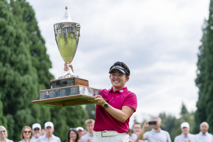 Confidence in being able to do better Top 10 in six years, Park Sung-hyun, who returned, and winning the LPGA survival green light are Akie Iwai 