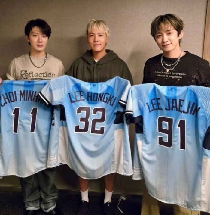 FT Island's Choi Min-hwan counts the number of domestic comebacks on his first stage after being cleared of prostitution