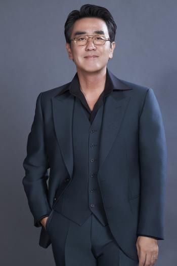  Ryu Seung-ryong Fine  Ki Seung-jeon Director Kang Yoon-sung...He put everything into it