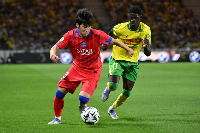 It has emerged as the center of PSG. Lee Kang-in played 61 minutes as the opening starter of League 1 and contributed to 10 wins. 3rd place in the team