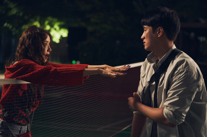 It was funny and then it rang..Im Yoon-ah, a two-person role built up by the devil moving in