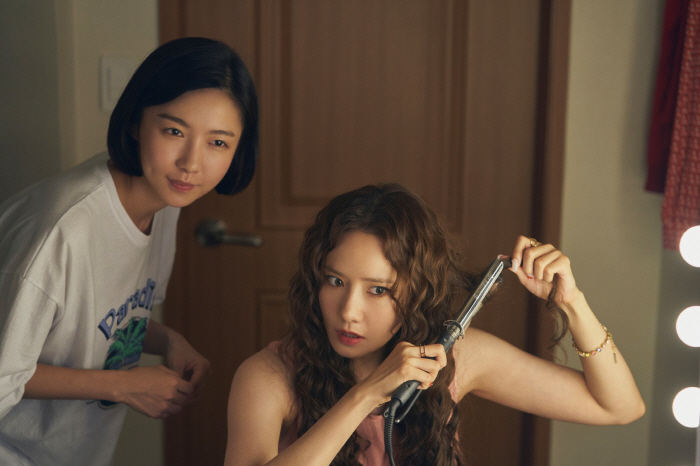 It was funny and then it rang..Im Yoon-ah, a two-person role built up by the devil moving in