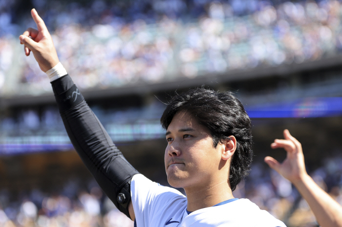 It wasn't Betts for no reason! Ohtani's pious standing ovation 3 consecutive games sweep LAD, SD is no match for him