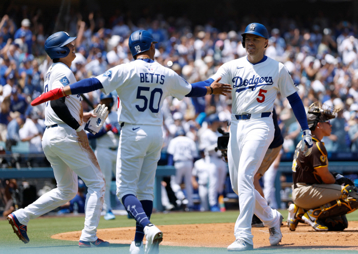 It wasn't Betts for no reason! Ohtani's pious standing ovation 3 consecutive games sweep LAD, SD is no match for him