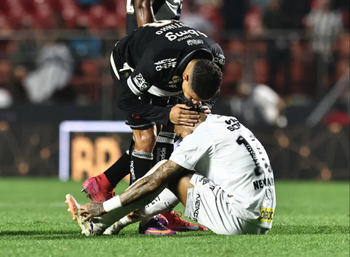 It's a shame that I came to my hometown to see this... Neymar sobbing in front of his team's Santos 06 crushing defeat, and his reason for the biggest humiliation of his life!