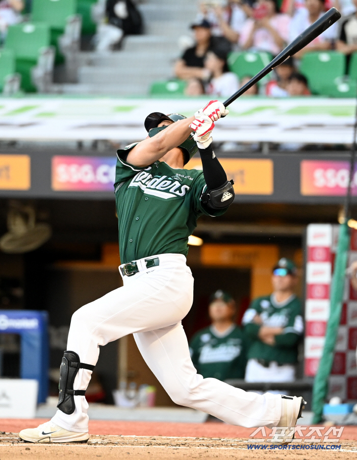 MLB Top 50 Monster Appears Again! → 0.1 ton secret weapon in 1m90.. Power is real