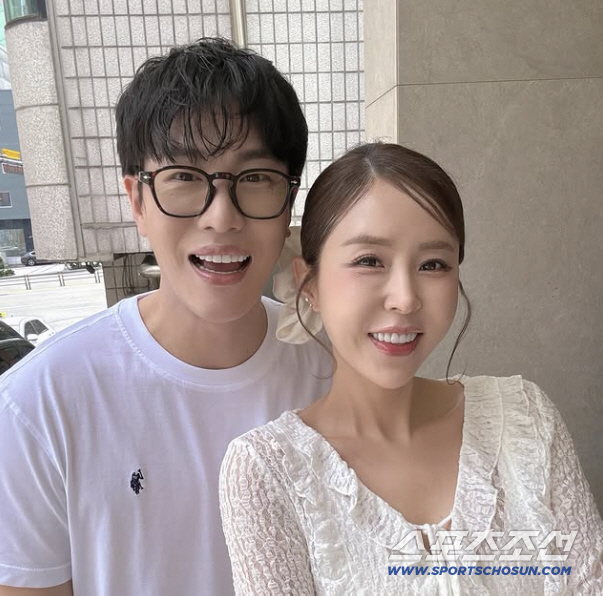 Moonwon ♥ Shinji's new song focuses more on my marriage...I'm sorry to the members (four-person table)