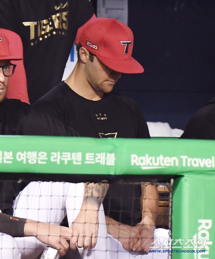 Nails that didn't give up even after 2 outs in the 9th inning welcomed their best friend batteries with hopeful applause 