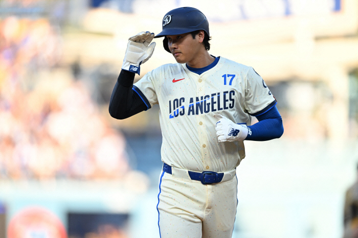Ohtani (MLB) who runs home once a day, crosses the fence every three days, and steals once a week, a milestone even Ruth couldn't do