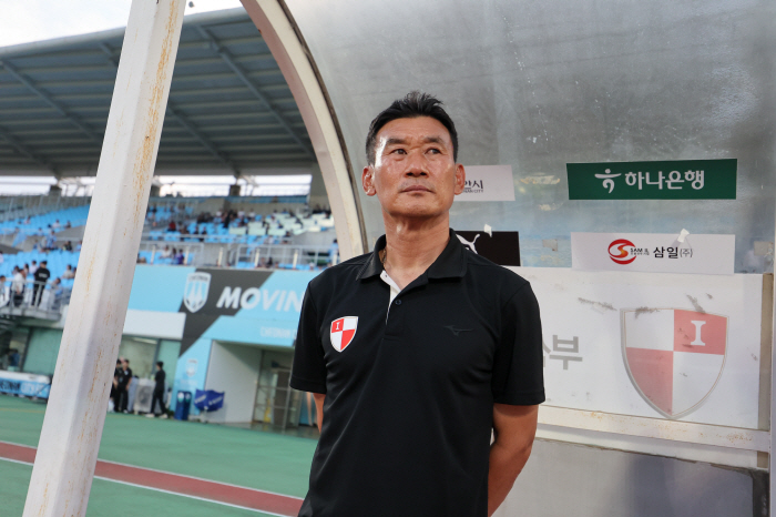 Back-to-back → Goal drought escaped from dark history, director Cho Sung-hwan's white fever fell, which was shocking, but sighing