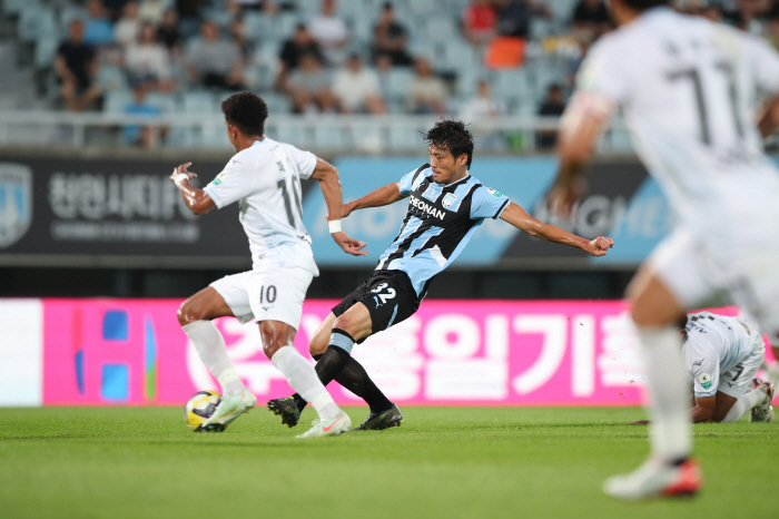  We didn't do well. We failed. Director Kim Tae-wan made a lot of mistakes and quality of passes a sincere confession