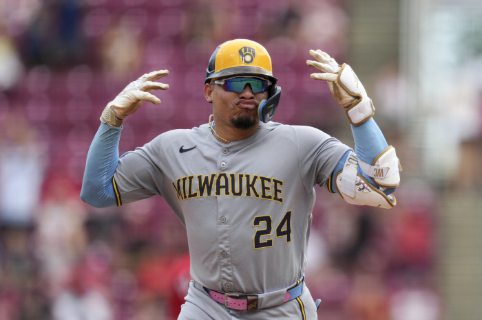 Orange candy is sweet, too Will Milwaukee be able to go to WS with 14 consecutive wins that ended in a feast atmosphere?