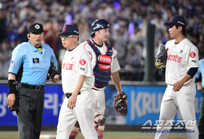 The pressure of losing back-to-back games is this scary when the manager gets on the mound and the pitcher who was fine gets the worst ball