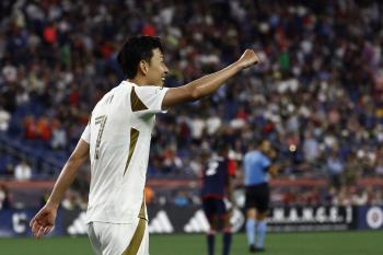 SON FEVER, there's no better compliment than this! Messi and comparable SON effect  LAFC lost masterpiece. Son Heung-min is blowing on and off the ground