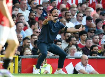 What's the point of investing 200 million pounds!  BBC also has a sigh of relief, Manchester United goalkeeper's game-winner has a surprising backfire problem