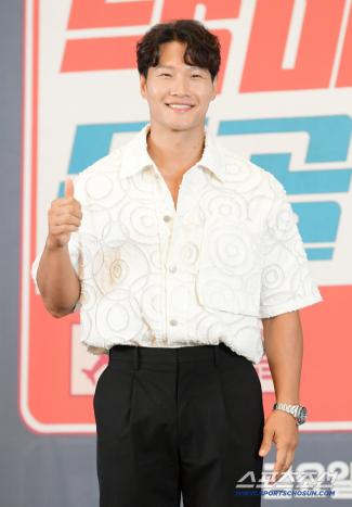 Yoo Jaeseok and Song Jihyo were also surprised Kim Jong-kook announces marriage in person at Running Man site