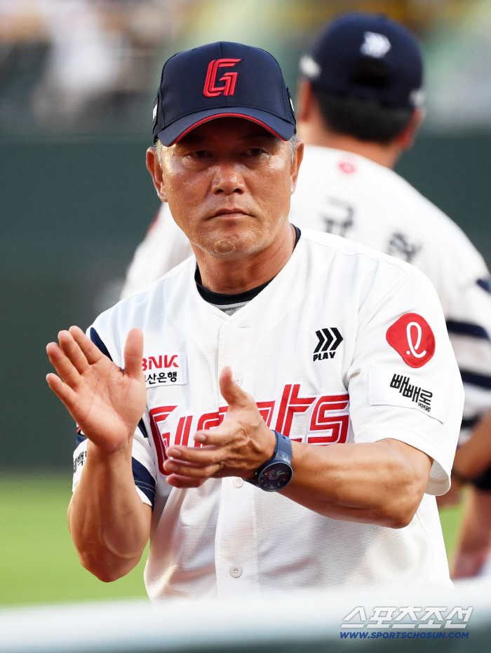 14 errors → 8 consecutive Lotte swords were drawn! Defensive coach Kim Min-ho was canceled...Coach Kim Minjae registered for the first team.