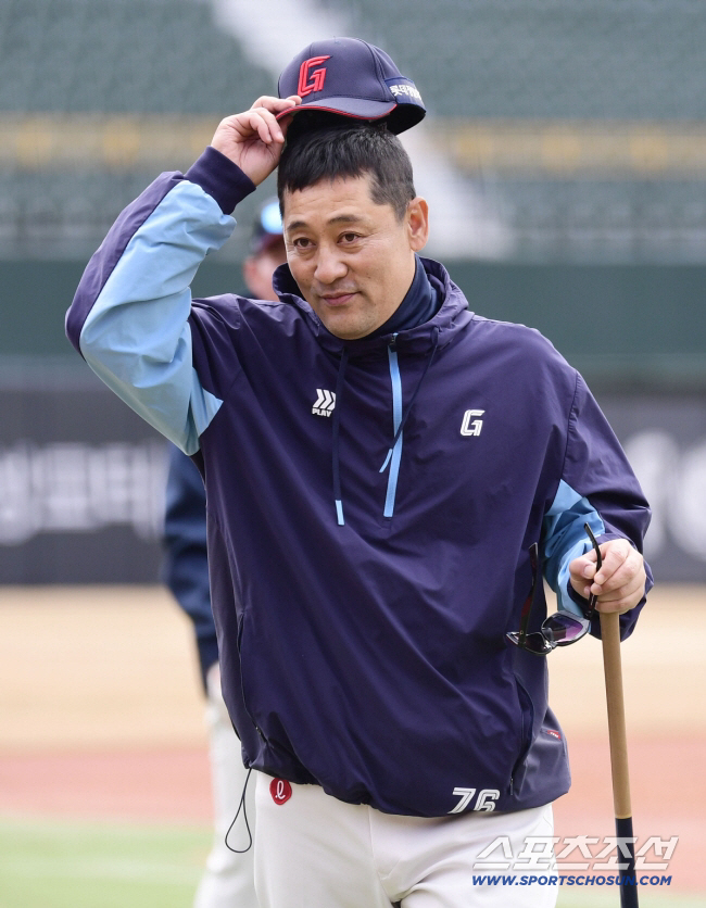 14 errors → 8 consecutive Lotte swords were drawn! Defensive coach Kim Min-ho was canceled...Coach Kim Minjae registered for the first team.