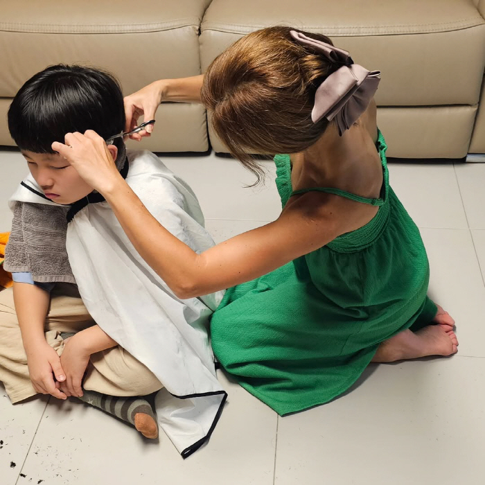 Lee Ji-hyun, single mom, tired reality Toro house, even homework that's been pushed back by the mess..Need composure