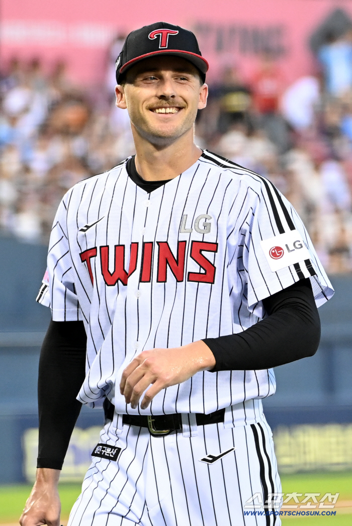 Lotte has lost 9 games in a row! Humiliation after 20 years, I can't see an exit...LG won another scoreless pitch by a new foreigner  Kim Hyun-soo's net shot. 
